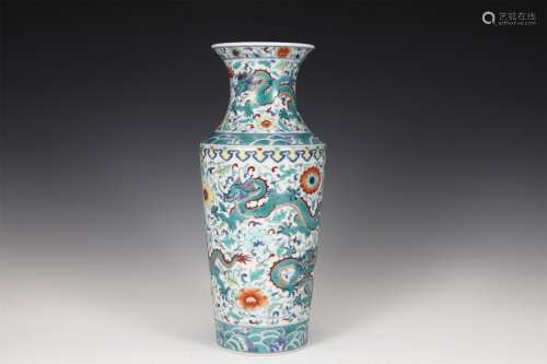 A DOUCAI DRAGON AND FLOWER PATTERN BOTTLE