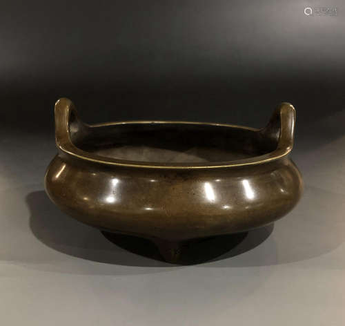 A QING DYNASTY BRONZE INCENSE BURNER