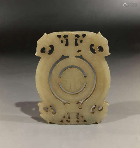 A MING DYNASTY HETIAN JADE PENDANT