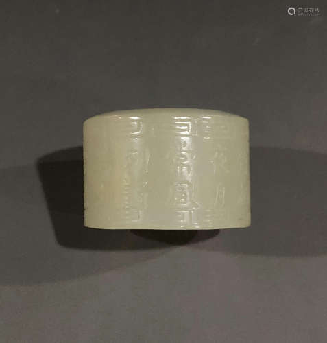 A QING DYNASTY HETIAN WHITE JADE POETRY THUMB RING