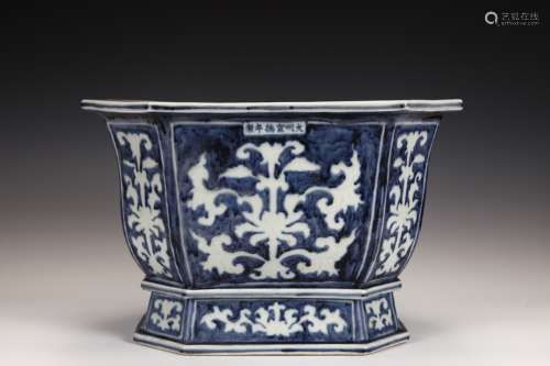 A Blue and White flower PATTERN pot