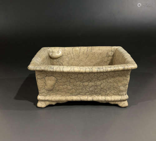 A SONG DYNASTY GE KILN SQUARE INCENSE BURNER