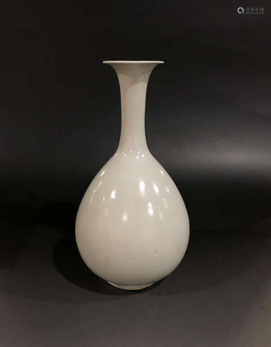 A SONG DYNASTY DING KILN BOTTLE