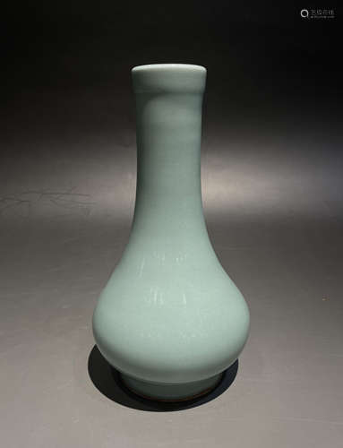 A SONG DYNASTY LONGQUAN GLAZE BOTTLE