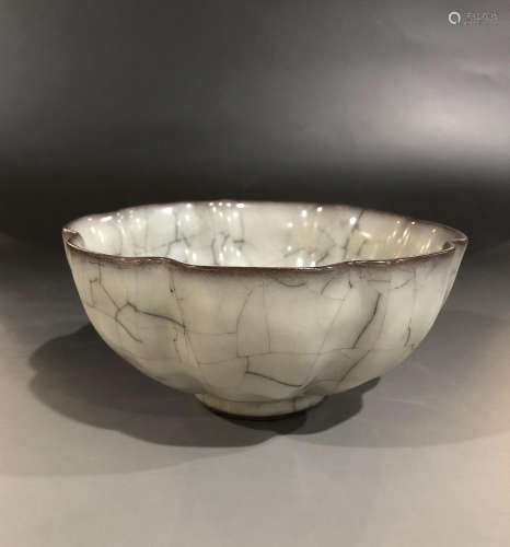 A SONG DYNASTY GUAN KILN BOWL