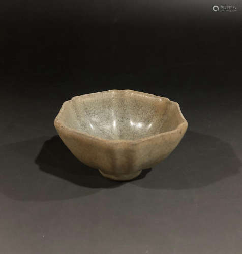 A SONG DYNASTY GUAN KILN BOWL