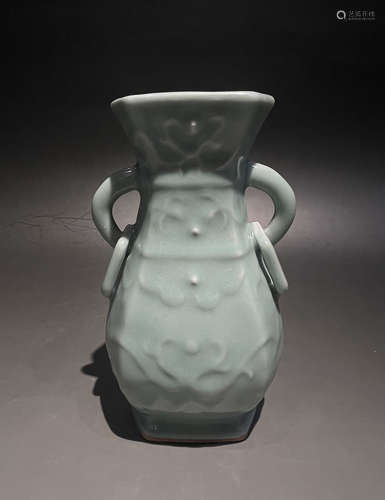 A SONG DYNASTY LONGQUAN GLAZE BOTTLE