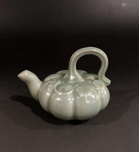 A SONG DYNASTY LONGQUAN GLAZE MELLON POT