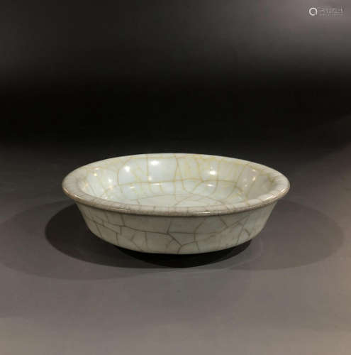 A SONG DYNASTY GE KILN PLATE