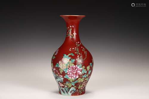 A red ground pastel flower YU HU SPRING BOTTLE