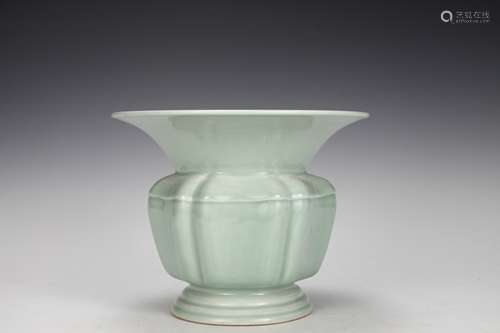 A PEA GREEN GLAZE POT