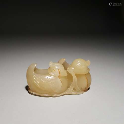 A HETIAN JADE MANDARIN DUCK SHAPED BRUSH WASHER