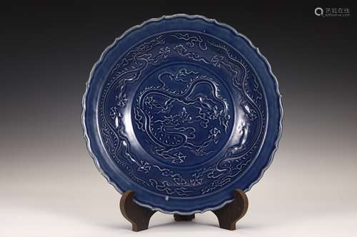 A JI BLUE CARVED DRAGON PLATE