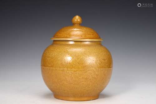 A YELLOW GLAZE CARVED DRAGON GRAIN POT WITH LID