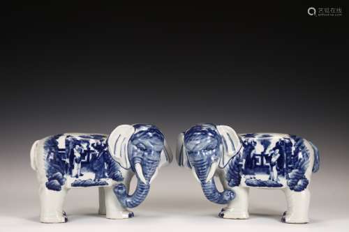 A PAIR OF Blue and White FIGURE STORY ELEPHANTS