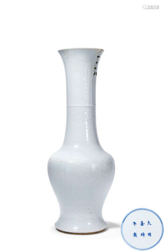 清康熙 QING DYNASTY 白釉模印兽面纹长颈瓶 A FINE WHITE GLAZED...