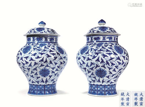 清宣统 QING DYNASTY 青花缠枝莲纹盖罐 A FINE PAIR OF BLUE AND...