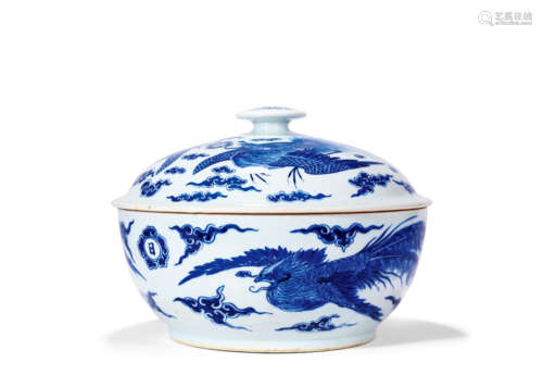 十九世纪 THE 19TH CENTURY 青花云凤纹温碗 A FINE BLUE AND WHI...