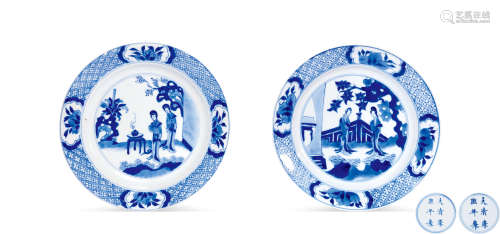 清康熙 QING DYNASTY 青花西厢记图盘 A FINE PAIR OF BLUE AND W...