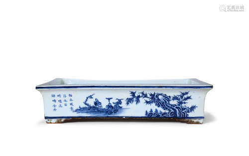 清中期 MIDDLE QING DYNASTY 青花人物诗文长方水仙盆 A FINE BLU...