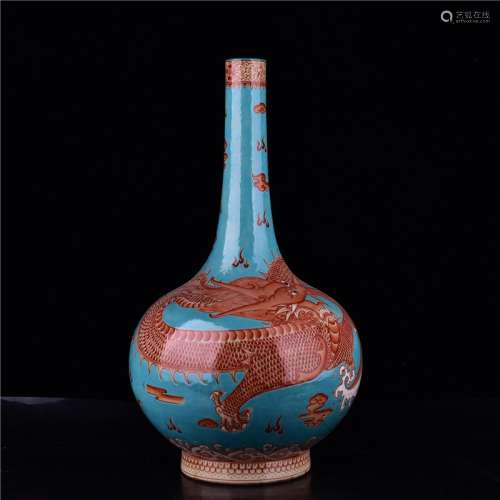 清乾隆 矾红釉盘龙纹胆瓶