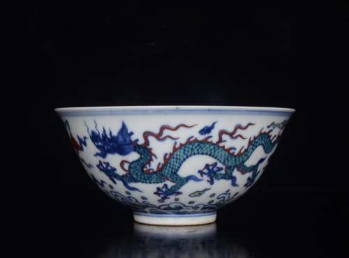 明成化斗彩龙纹瓷碗