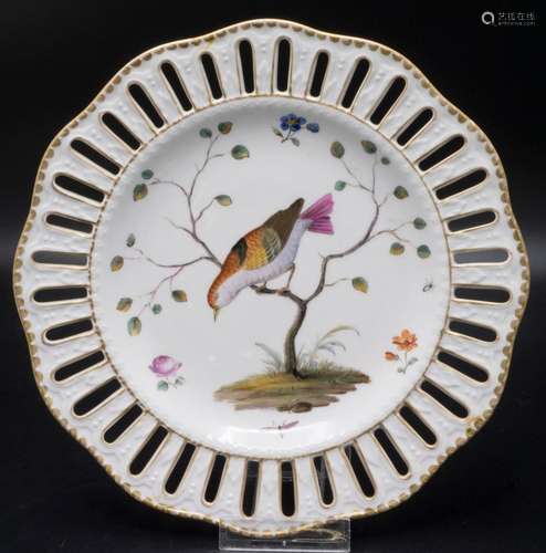 Durchbruchteller mit Vogelmalerei / A reticulated plate with...