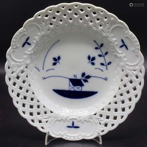 Teller mit Blaumalerei / A plate with blue pattern, Meissen,...