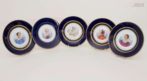 5 Teller mit Damenportraits / A set of 5 plates with ladies ...