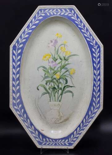 Oktogonale Platte mit Blumenmalerei / A creamware plate with...