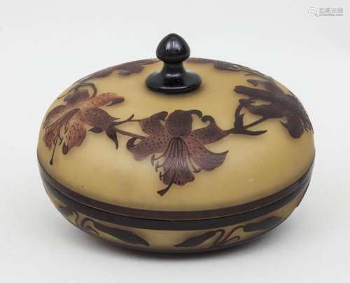 Jugendstil Bonbonniere mit Lilien / An Art Nouveau lidded bo...