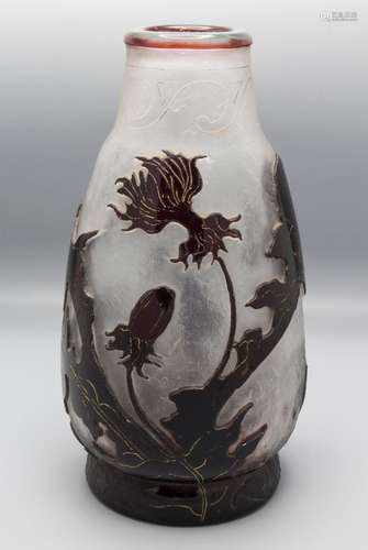 Vase mit Löwenzahn / pissenlit / An Art Nouveau vase with da...