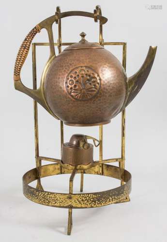 Jugendstil Teekanne mit Stövchen / An Art Nouveau teapot wit...