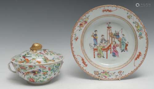 A Chinese circular bowl, painted in polychrome with Chinese ...