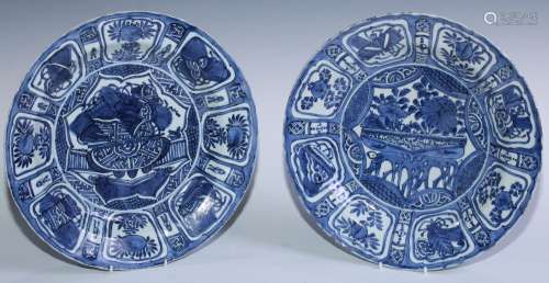 A pair of 17th century Chinese porcelain circular blue and w...