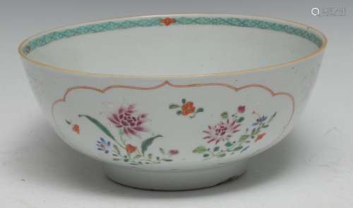 An 18th century Chinese Famille Verte bowl, painted with sty...