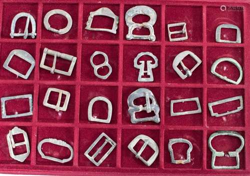 Sammlung 24 Schnallen / A collection of 24 buckles