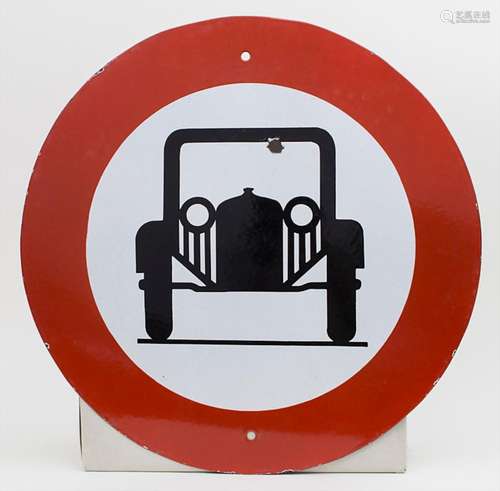 Verkehrsschild 'Autoverbot' / A traffic sign '...