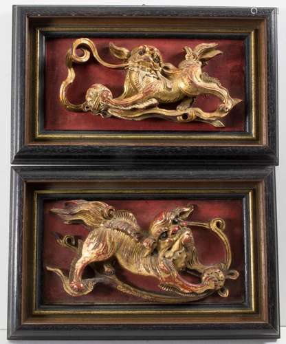 Wächterlöwen-Bildpaar / A pair of foo dog carvings, China, 2...