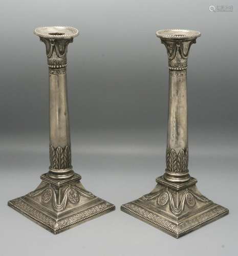 Paar Louis-seize Kerzenleuchter / A pair of Louis XVI silver...