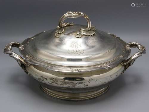 Deckelterrine / A covered silver tureen / Légumier en argent...