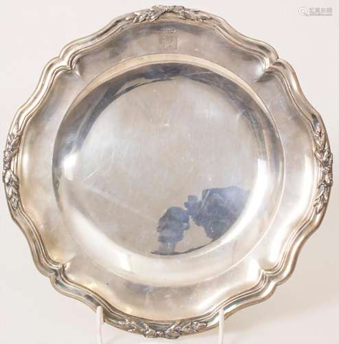 Runde Platte mit Adelswappen / A silver plate with coat of a...