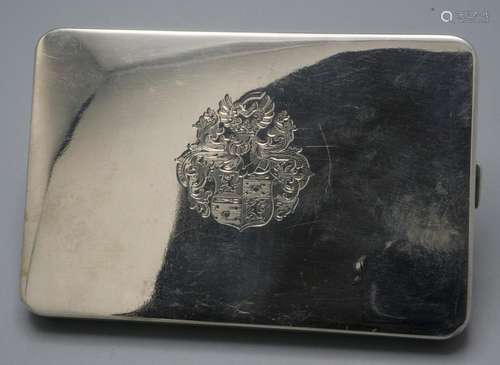 Zigarettenetui mit Adelswappen / A silver cigarette case wit...