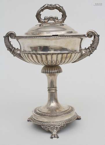 Bonboniere / A footed silver dish with cover, Orebro, Schwed...