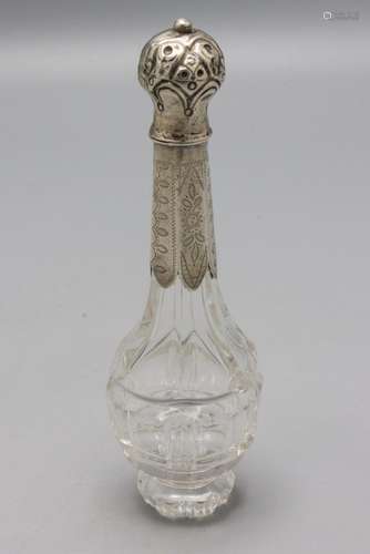 Parfümflakon / A perfume bottle with silver mount, 1. Hälfte...