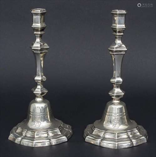 Paar Barock Kerzenleuchter mit Adelswappen / A pair of silve...