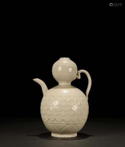 A Dingyao White-Glazed Gourd-Shaped Ewer