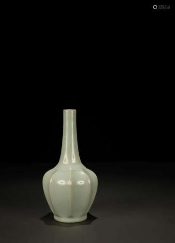 A Guanyao Jade Vase