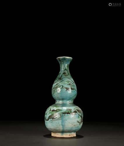 A Porcelain Twisted-Glazed Gourd-Shaped Vase