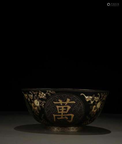 A Gilt-Lacquered Large Bowl